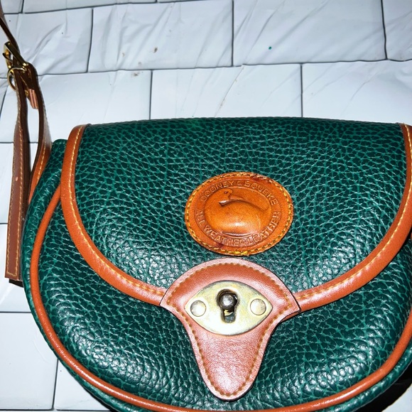 Dooney&bourke rare cross shoulder bag - Picture 3 of 3